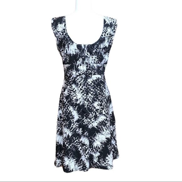 NWT Black White print dress Sleeveless by John Miller Women’s Sz 8 - Picture 4 of 7